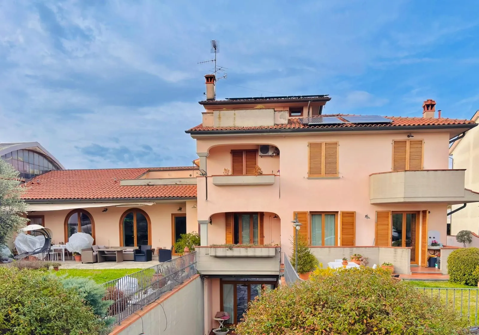 Ristrutturazione facciata villa a Prato — GIAL SRL