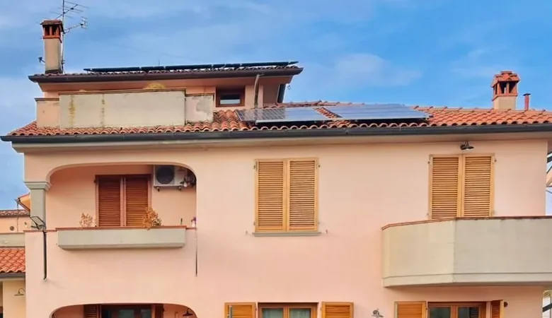 Impianto fotovoltaico in copertura su una villa a Prato, intervento seguito da GIAL SRL